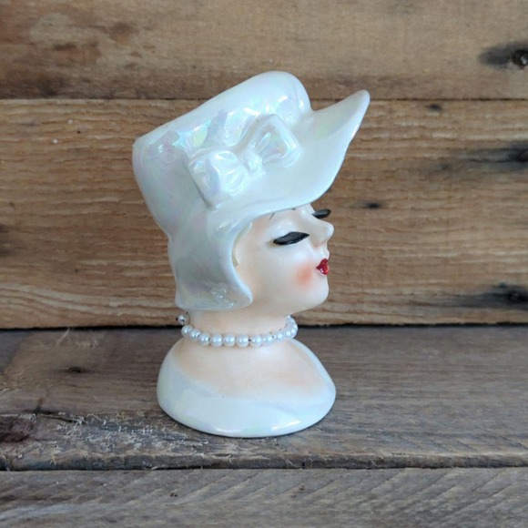 Vtg 4.25" Lefton Lady Head Vase Pearlescent White Dress and Hat Pearl Necklace - Picture 5 of 11